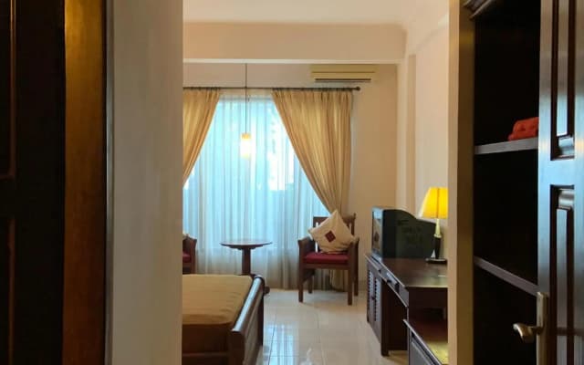 Nirwana Hotel Suites - photo 5