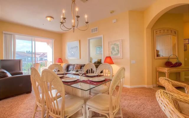 Newly Remodeled Lakeview Penthouse, Near Conv. Ctr - photo 3