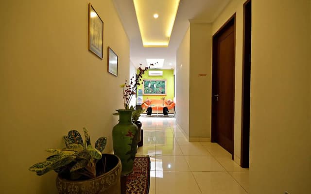 ZEN Rooms Tebet Gudang Peluru - photo 2