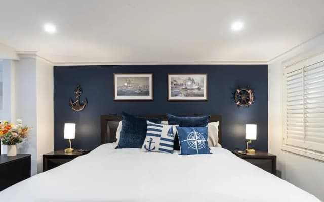 King Bed Luxury View - Captains Retreat - photo 2