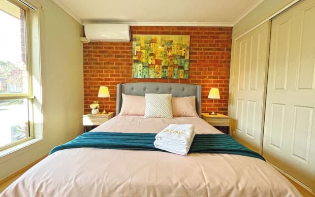 Ringwood 2BR Home - photo 5