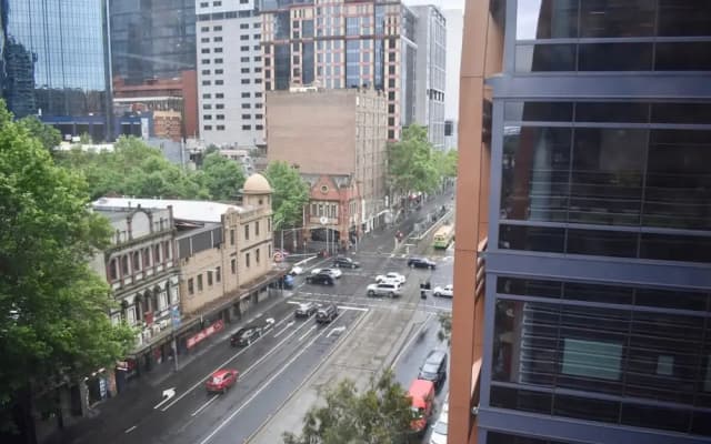 Upscale 2 Bedroom Apartment With Balcony in CBD - photo 2