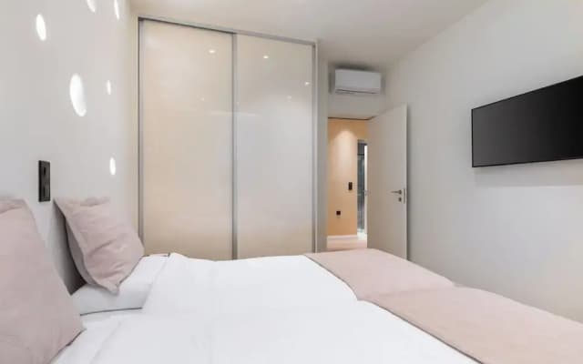J&A Luxury Residence - photo 3