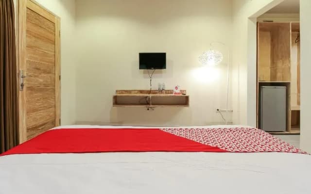 OYO 817 Mesari Beach Inn - photo 4