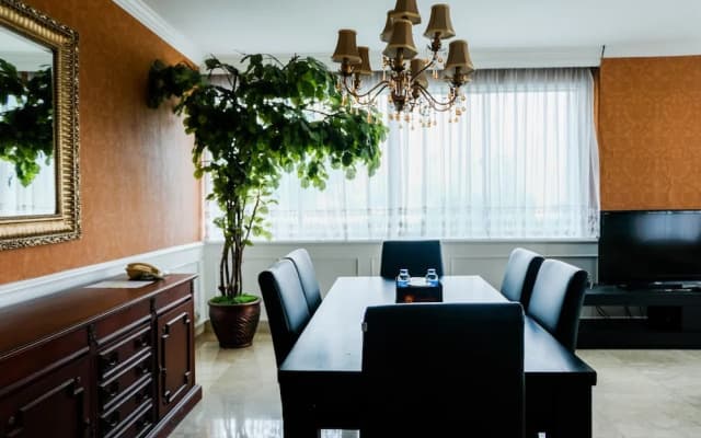 Spacious 2BR Park Royale Apartment - photo 3