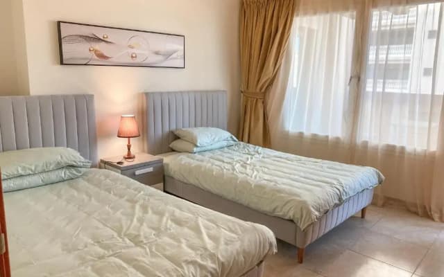 The Pearl Qatar, Luxury 2BR Apartment, Marine View, swimming pool Gym - photo 3