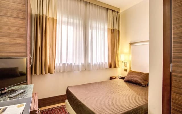 The Strand Hotel - photo 2