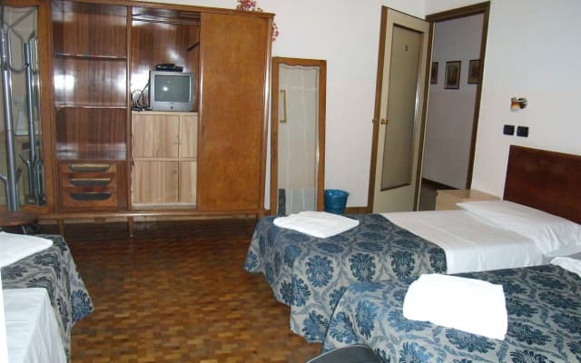HoStel Central Station - photo 4