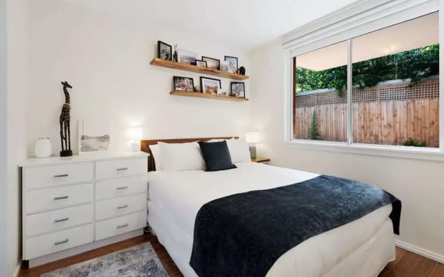 Snug St Kilda Apartment With Private Courtyard - photo 2