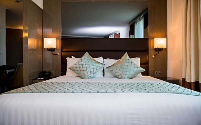 Atrium Hotel Heathrow - photo 4