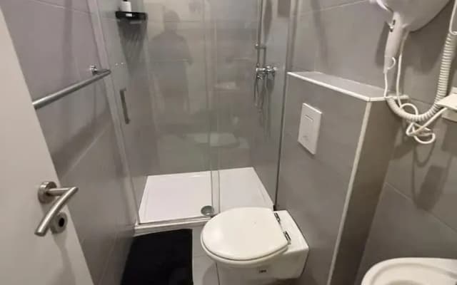 Chic 1BR Apt Steps from Schönbrunn - photo 5