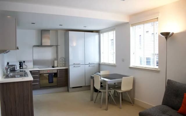 Super Central City Apartment - 1 Bedroom, Sleeps 4 - photo 2