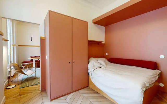Joivy Pleasant 1-bed Flat w/ Shared Courtyard - photo 3