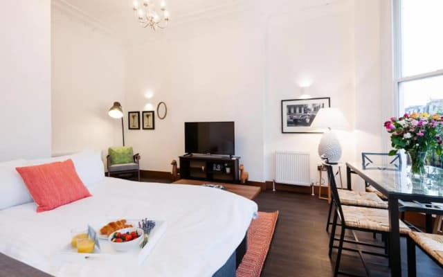 FG Property - The Holland Road Residence I - photo 2