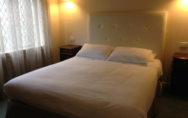 Elizabethan Lodge - photo 5