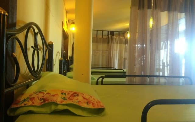 Supreeya Guesthouse - Hostel - photo 4