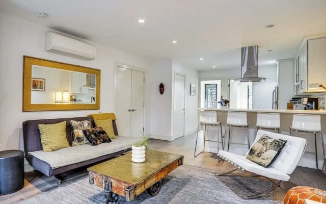 Shared Yard Space! Garden-level Unit in Bed-stuy - photo 3