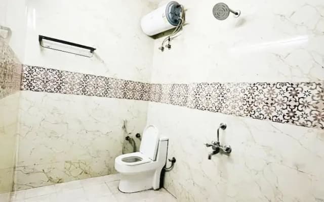 Roomshala Hotel Tom & Jerry - photo 4