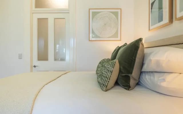 Modern 1-bed Studio Near Tramsheds - photo 2