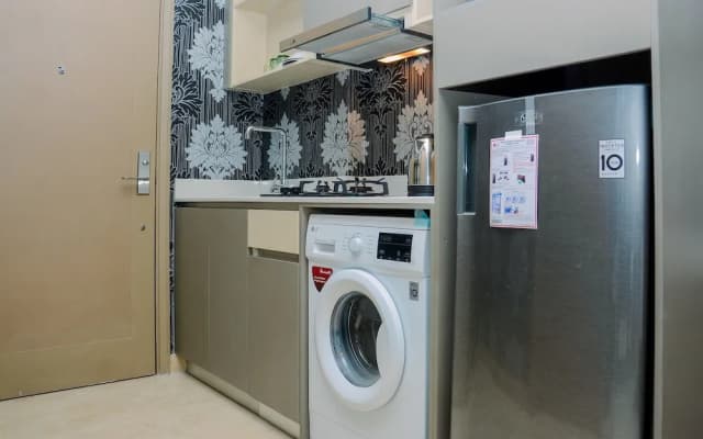 Best Price Studio Apartment at Gold Coast - photo 5