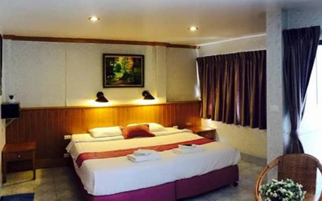 Leng Hotel - photo 2