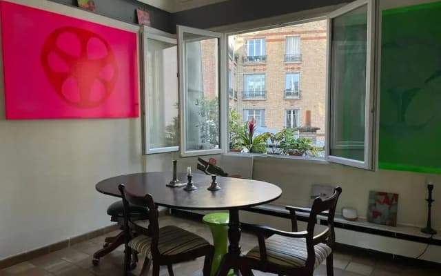 Bright bedroom in a family house - photo 5