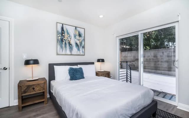Brand NEW Luxury Modern 3bdr Townhome In Silver Lake - photo 3