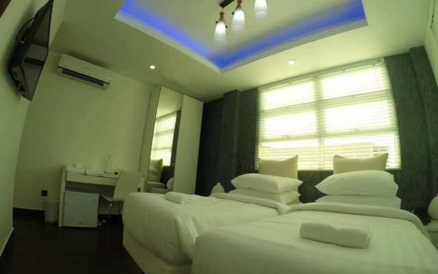 Airport Beach Hotel - photo 5