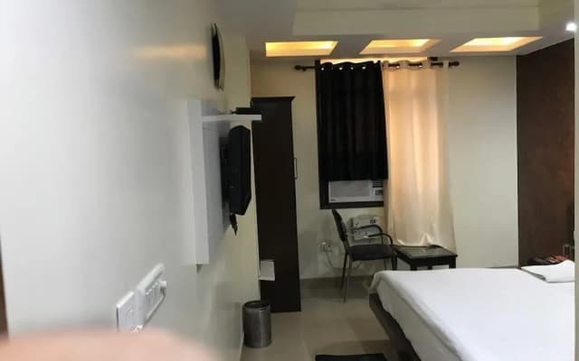 Hotel Udhav Palace - photo 5