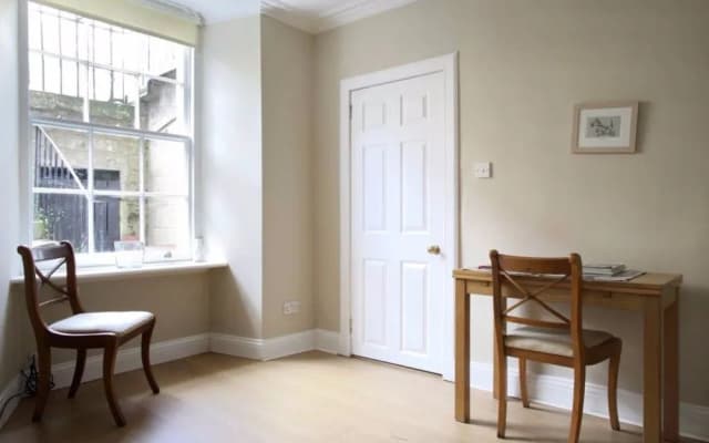 Central New Town Flat - photo 5