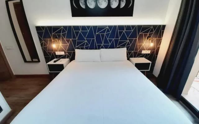 Hostal Laia by gaiarooms - photo 4