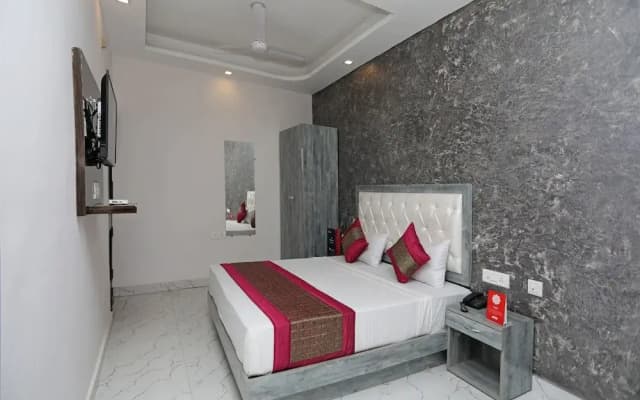 Hotel Diplomat Regency by OYO Rooms - photo 4