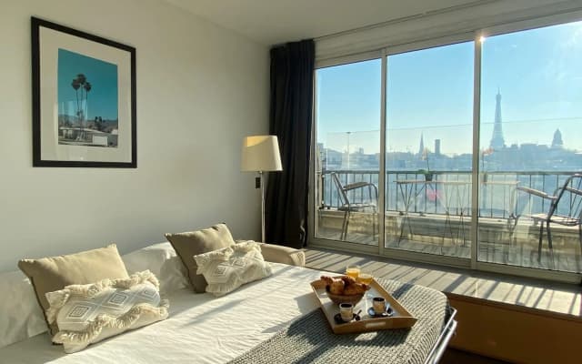 1610B - Stunning studio with Champs Elysées Views! - photo 4
