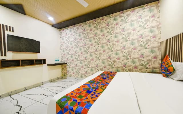 Crystal Palace by OYO Rooms - photo 4