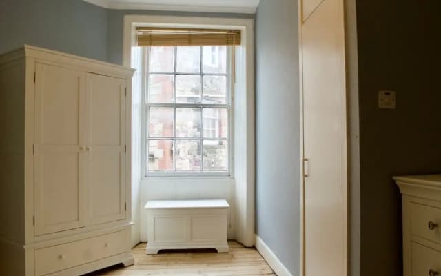 Centrally Located Meadows Flat - photo 4