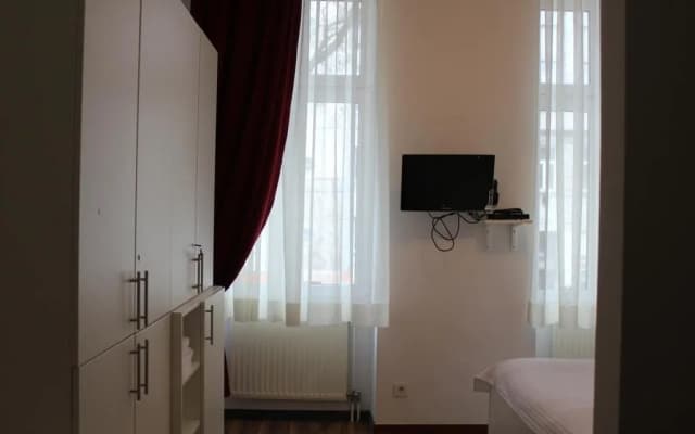 Arnes Hotel Vienna - photo 3
