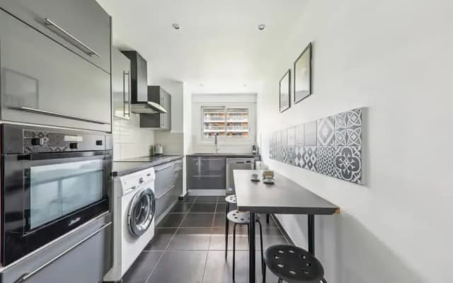 Spacious Apartment With Balcony -11th- Mobility le - photo 3