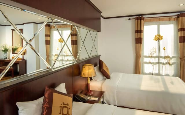 May De Ville Lakeside Hotel - photo 5