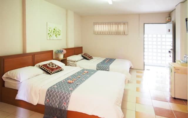 Thanapa Mansion - Hostel - photo 4