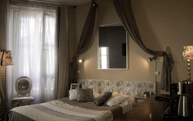 Hotel Petit Saint Honoré - photo 2