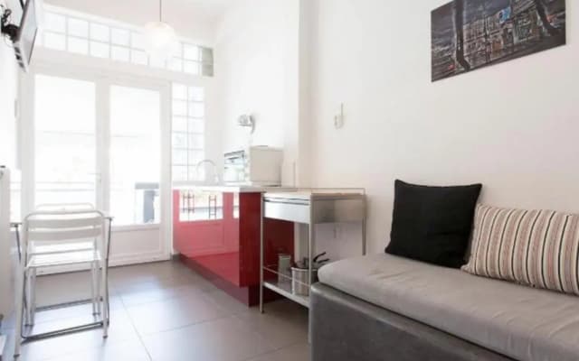 Acropolis apt with balcony - DM17 - photo 3