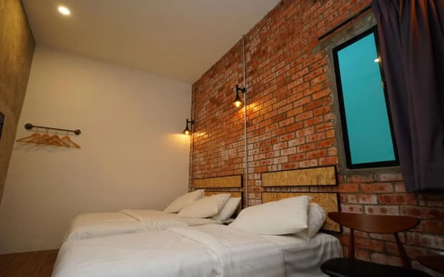 Brick Box Hotel - photo 5