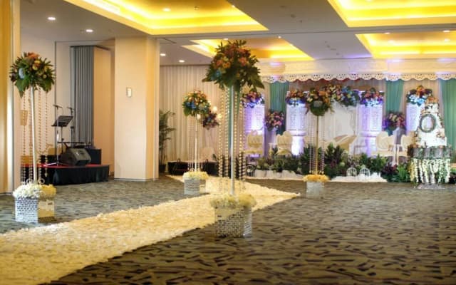 MaxOne Hotels at Pemuda - photo 2
