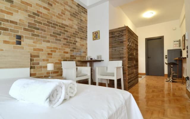 A modern rustic cosy apartment at the foot of Mount Lycabettus - photo 2