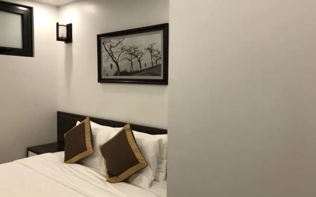 Helenhalong Hotel - photo 3