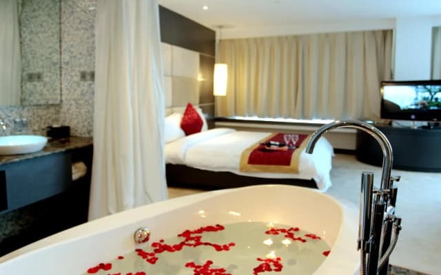 The Hanoi Club Hotel & Residences - photo 3