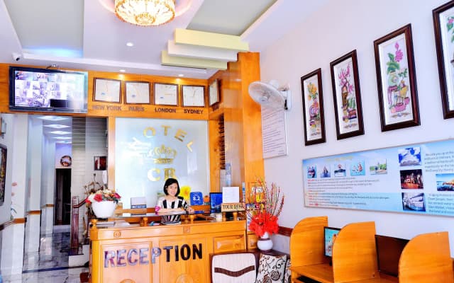 CR Hotel - photo 2
