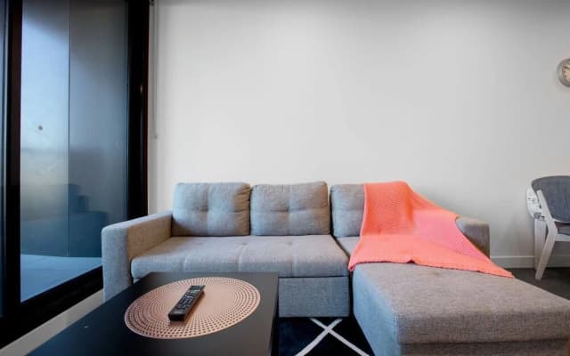 Stunning Comfy 2 Bed With Parking In Melbourne - photo 2