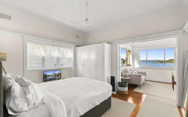 Fairlight 2-bed Apartment Steps From the Beach - photo 4