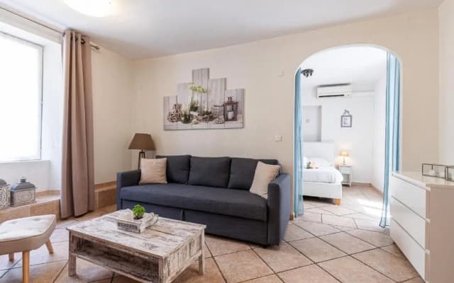 1 Bedroom apartment in Nice Port - photo 2